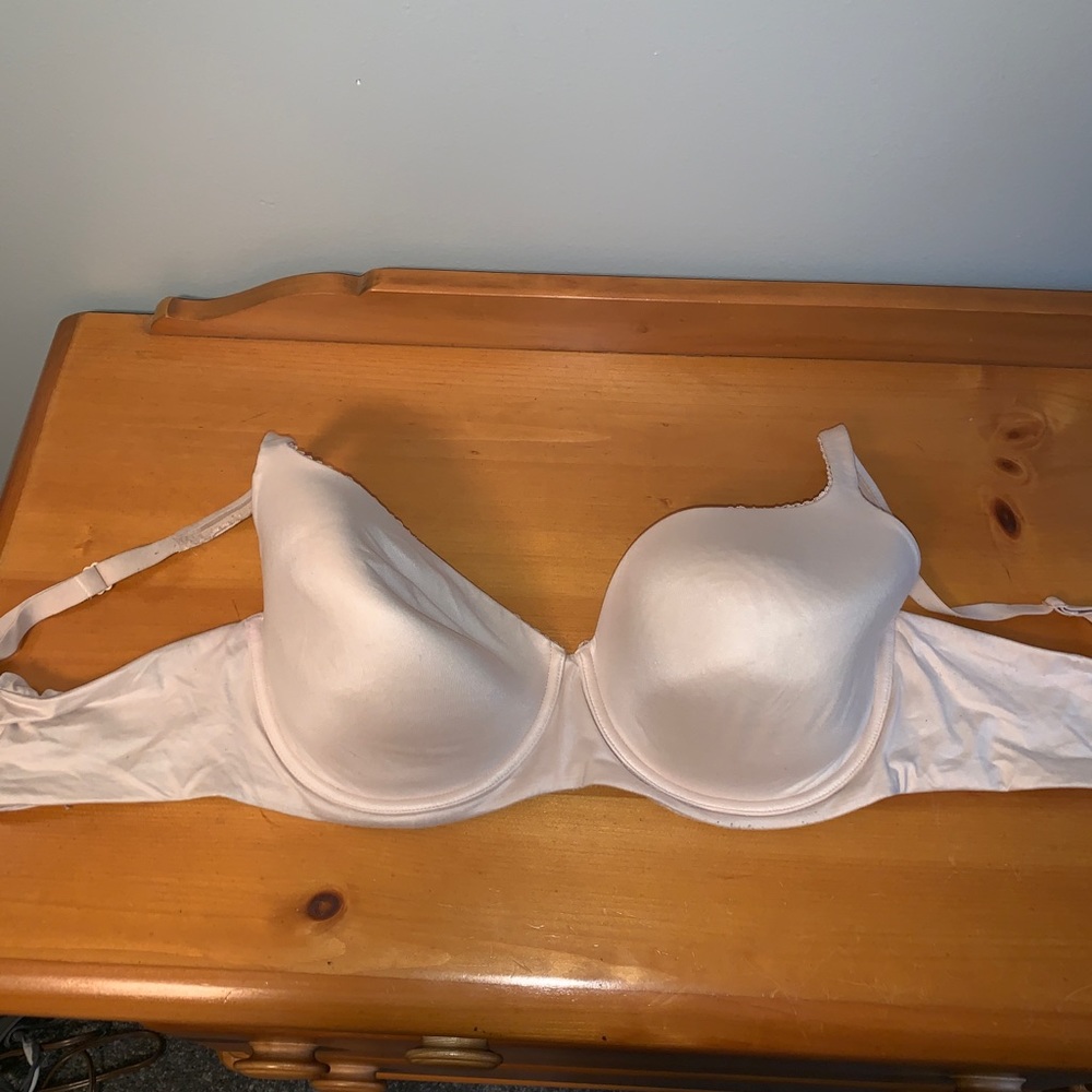 Victoria’s Secret Body by Victoria Cream Bra